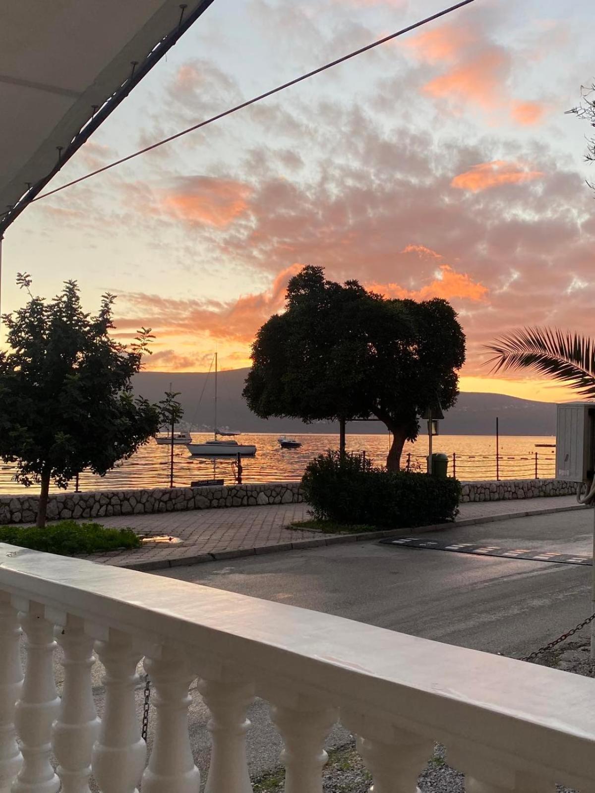 Apartment Casa Sul Mare ティヴァト エクステリア 写真